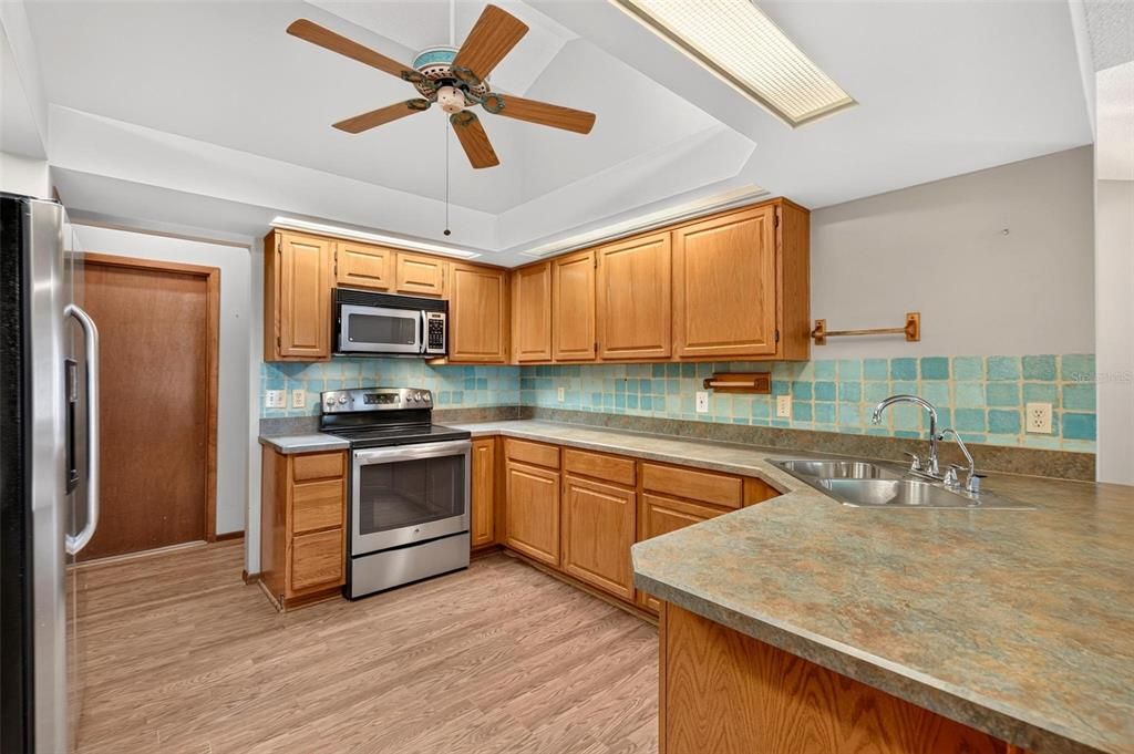 For Sale: $395,000 (3 beds, 2 baths, 1606 Square Feet)