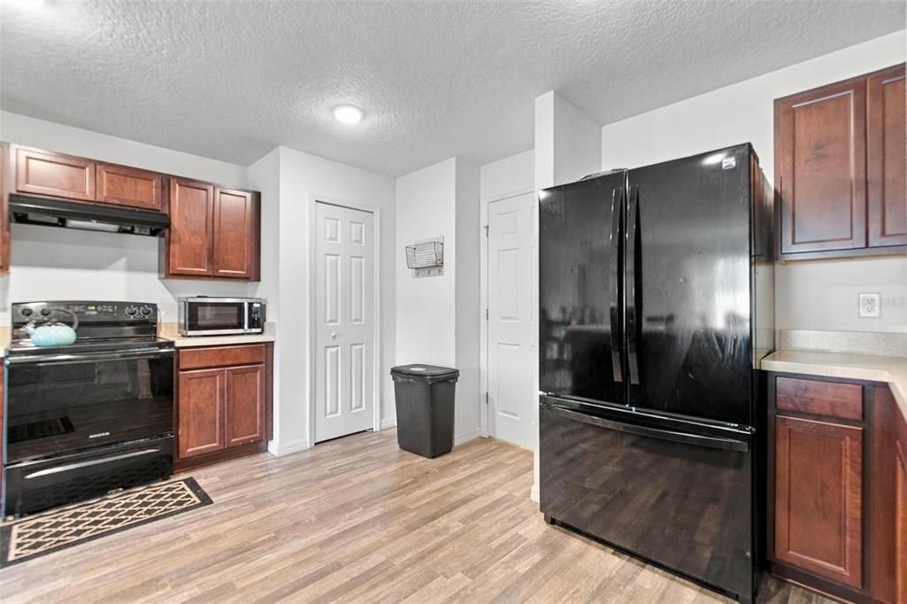 На продажу: $299,900 (4 спален, 2 ванн, 1806 Квадратных фут)