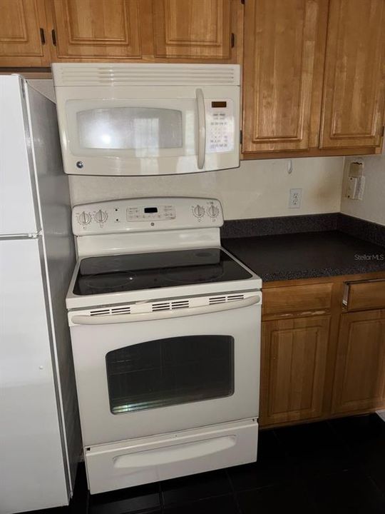 For Sale: $142,000 (1 beds, 1 baths, 713 Square Feet)
