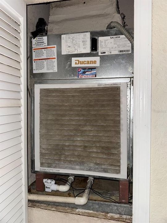For Sale: $142,000 (1 beds, 1 baths, 713 Square Feet)