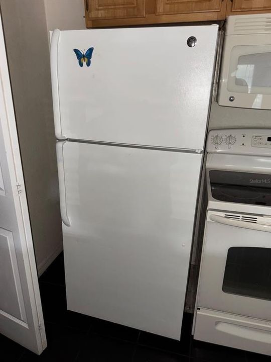 For Sale: $142,000 (1 beds, 1 baths, 713 Square Feet)
