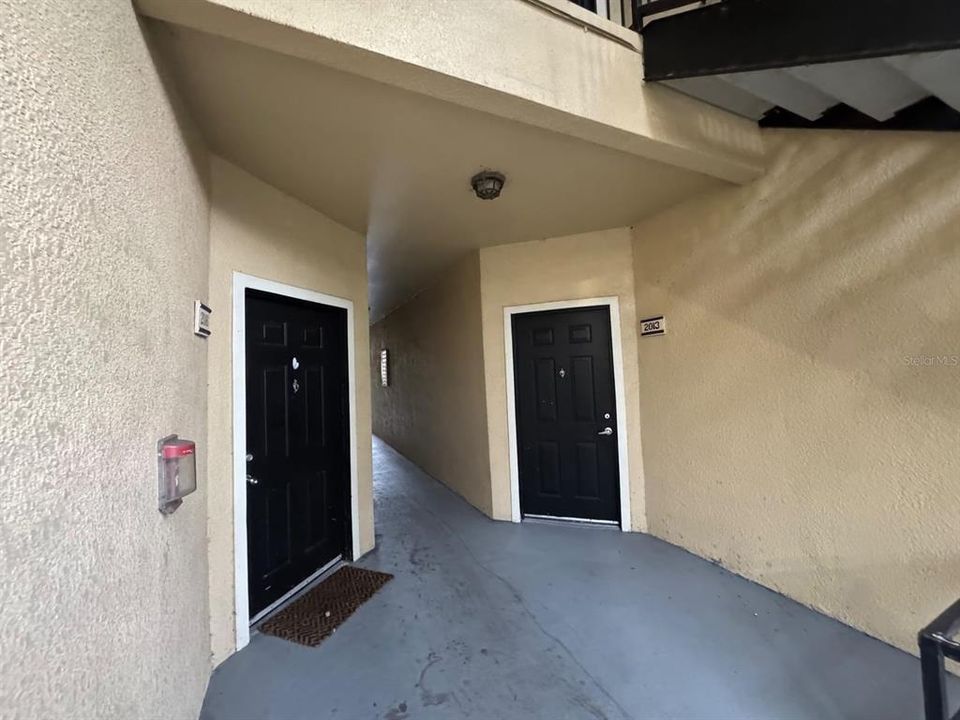 For Sale: $142,000 (1 beds, 1 baths, 713 Square Feet)