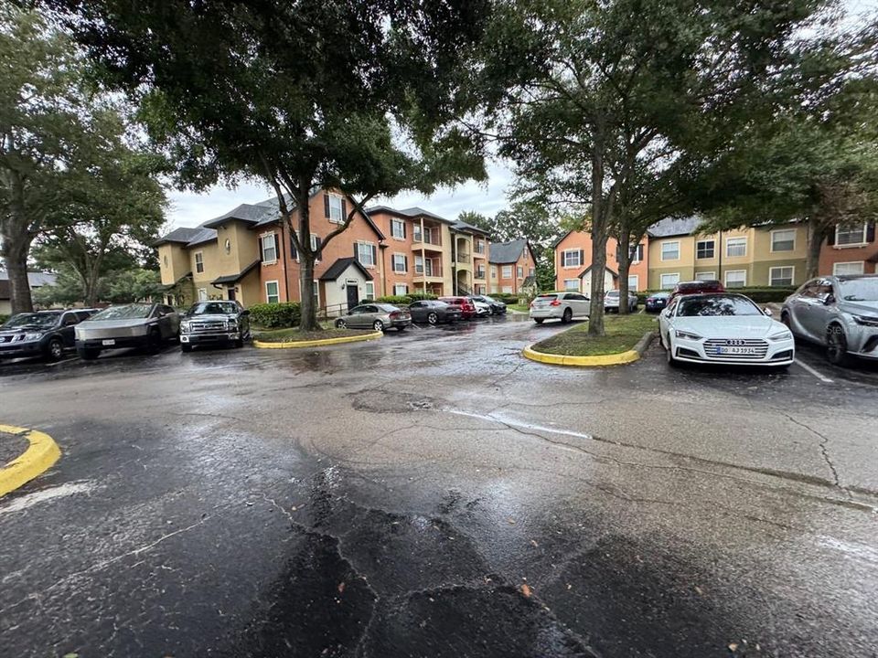 For Sale: $142,000 (1 beds, 1 baths, 713 Square Feet)
