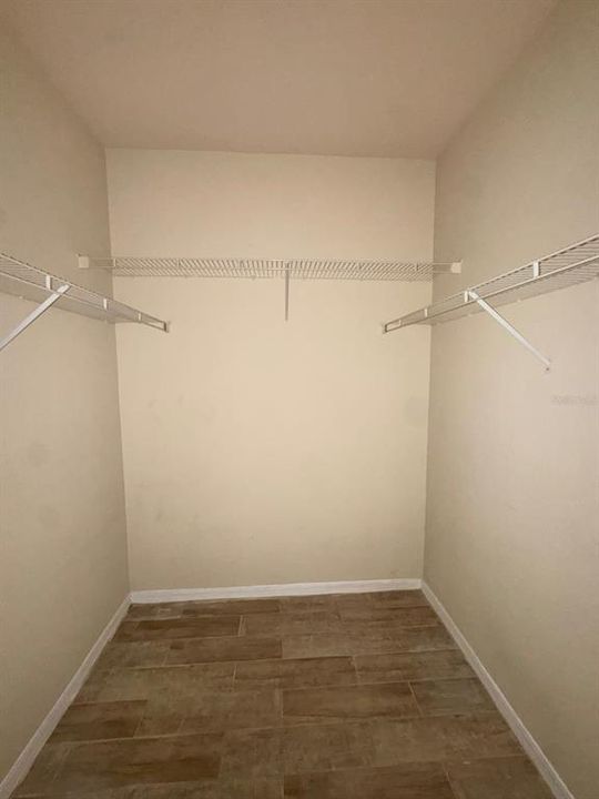 For Sale: $142,000 (1 beds, 1 baths, 713 Square Feet)
