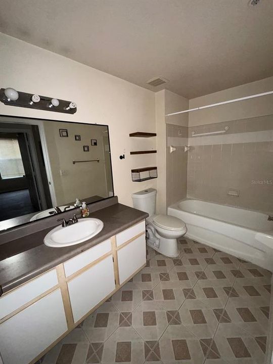 For Sale: $142,000 (1 beds, 1 baths, 713 Square Feet)