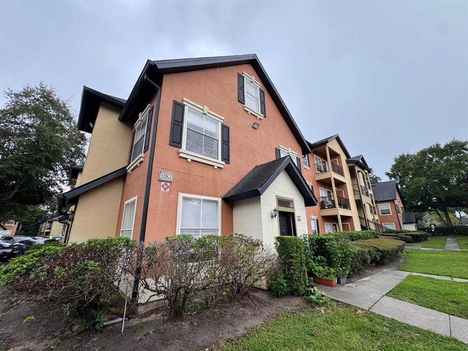 For Sale: $142,000 (1 beds, 1 baths, 713 Square Feet)