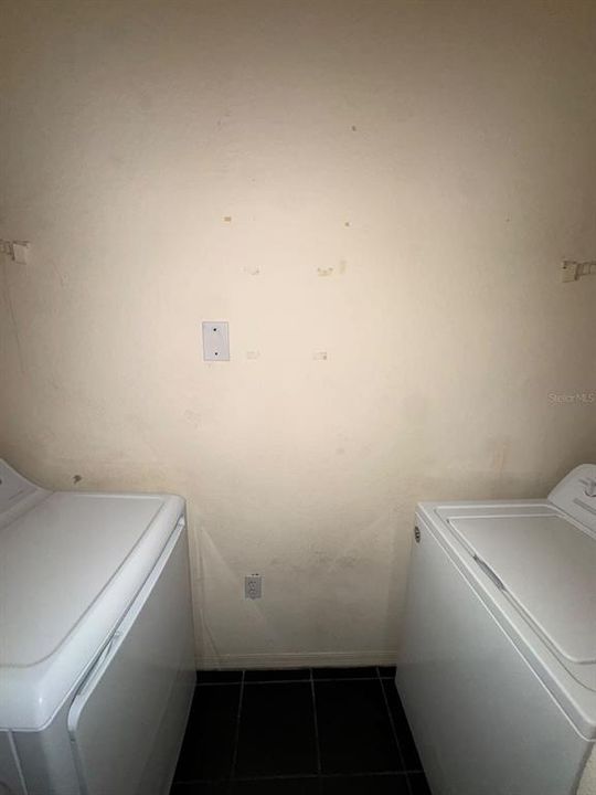 For Sale: $142,000 (1 beds, 1 baths, 713 Square Feet)