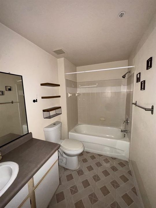 For Sale: $142,000 (1 beds, 1 baths, 713 Square Feet)