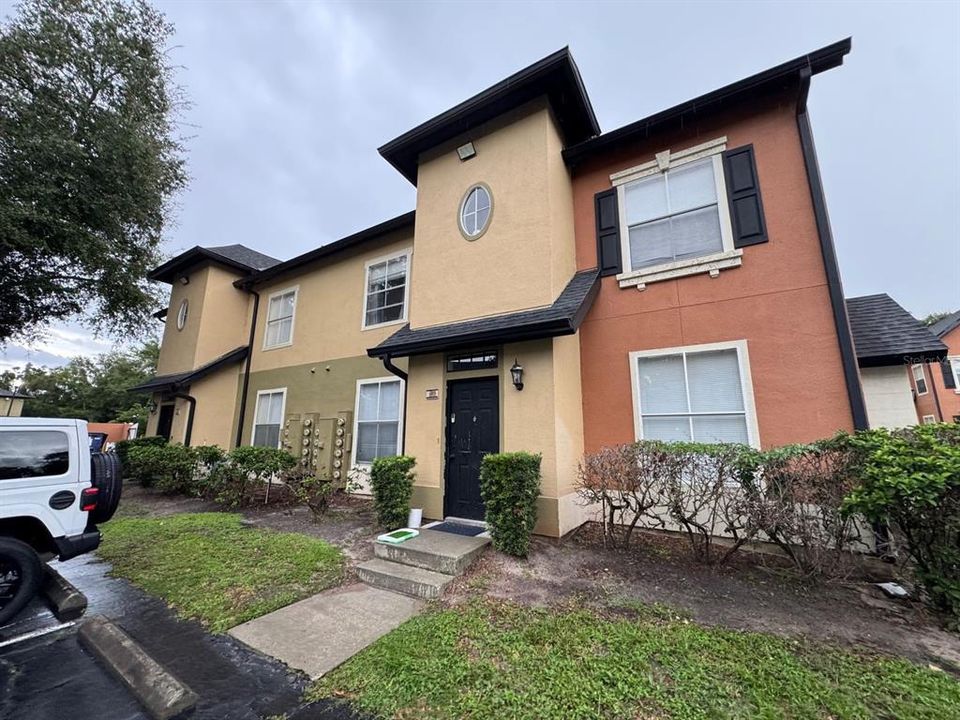For Sale: $142,000 (1 beds, 1 baths, 713 Square Feet)