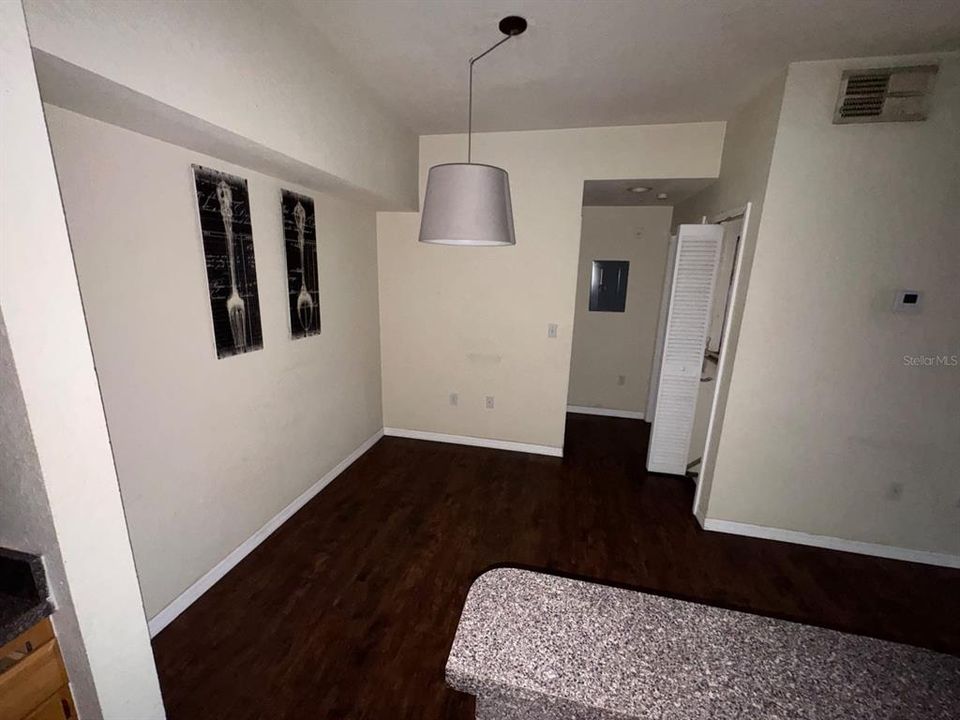 For Sale: $142,000 (1 beds, 1 baths, 713 Square Feet)