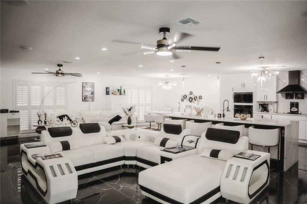 En Venta: $769,900 (3 camas, 3 baños, 2145 Pies cuadrados)