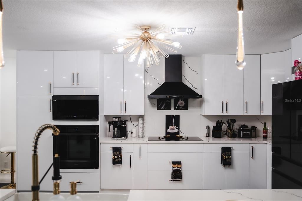 En Venta: $769,900 (3 camas, 3 baños, 2145 Pies cuadrados)