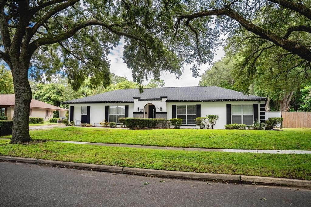 En Venta: $769,900 (3 camas, 3 baños, 2145 Pies cuadrados)