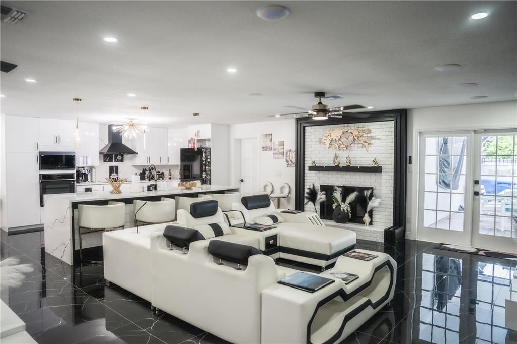 En Venta: $769,900 (3 camas, 3 baños, 2145 Pies cuadrados)