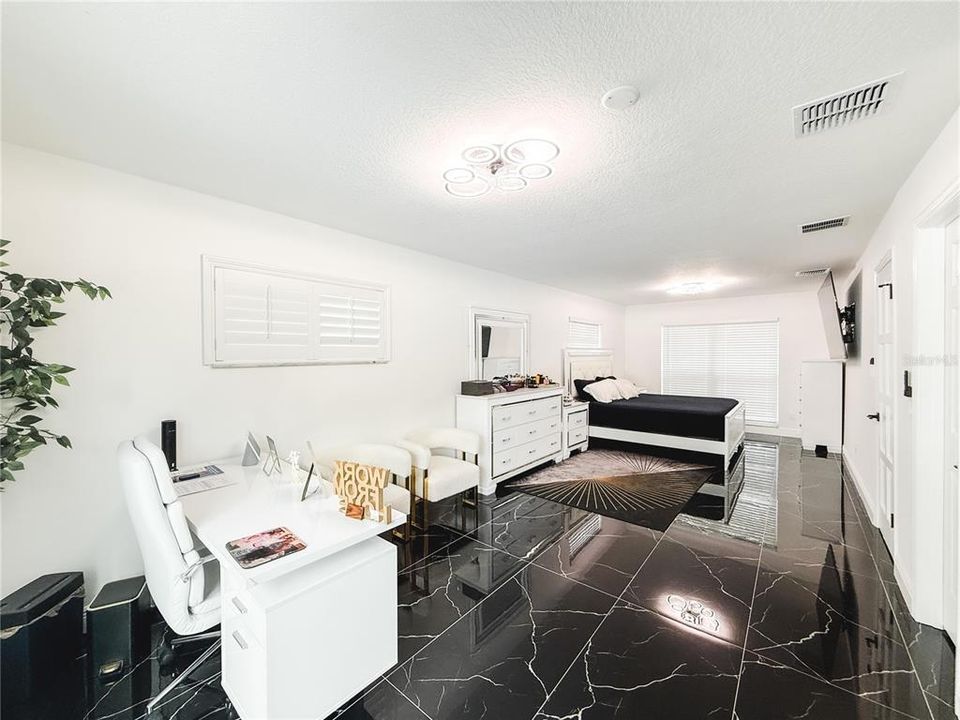 En Venta: $769,900 (3 camas, 3 baños, 2145 Pies cuadrados)