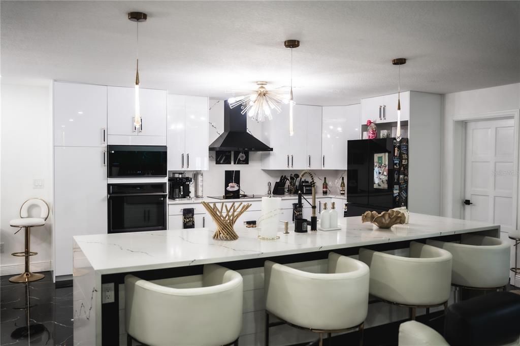 En Venta: $769,900 (3 camas, 3 baños, 2145 Pies cuadrados)