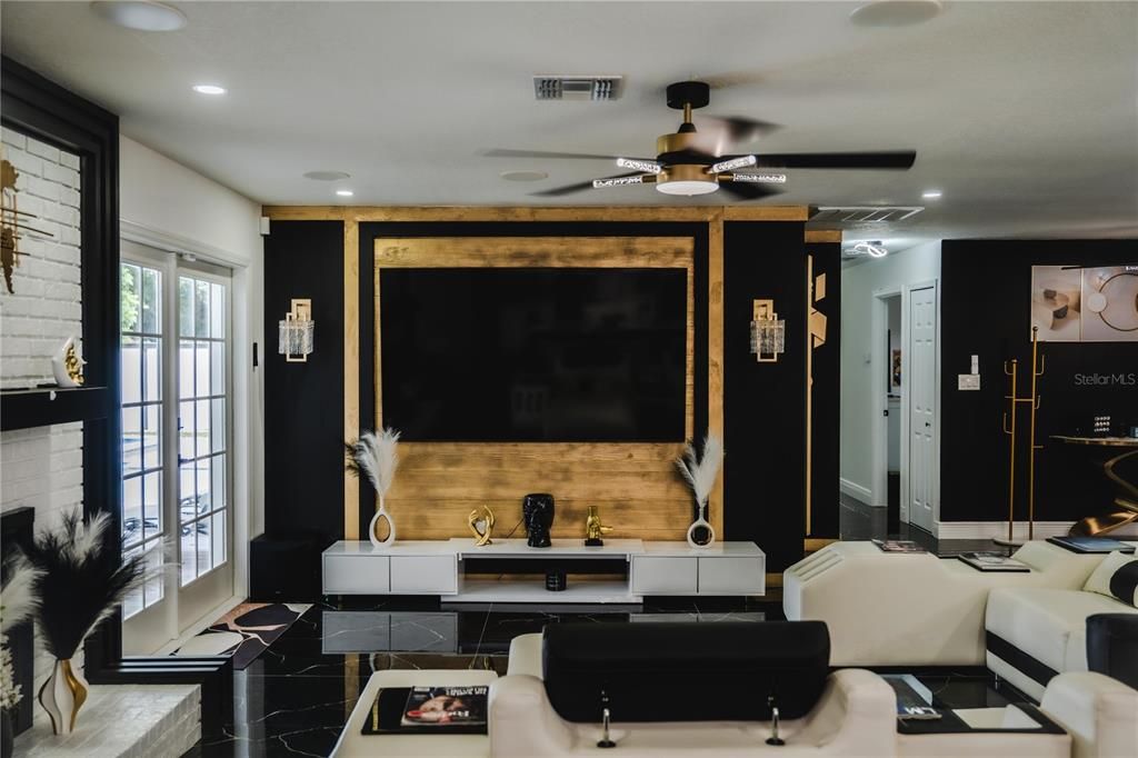 En Venta: $769,900 (3 camas, 3 baños, 2145 Pies cuadrados)