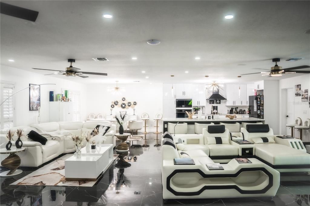 En Venta: $769,900 (3 camas, 3 baños, 2145 Pies cuadrados)
