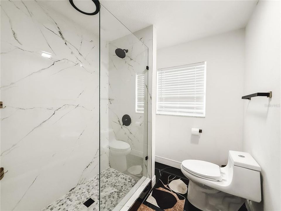 En Venta: $769,900 (3 camas, 3 baños, 2145 Pies cuadrados)