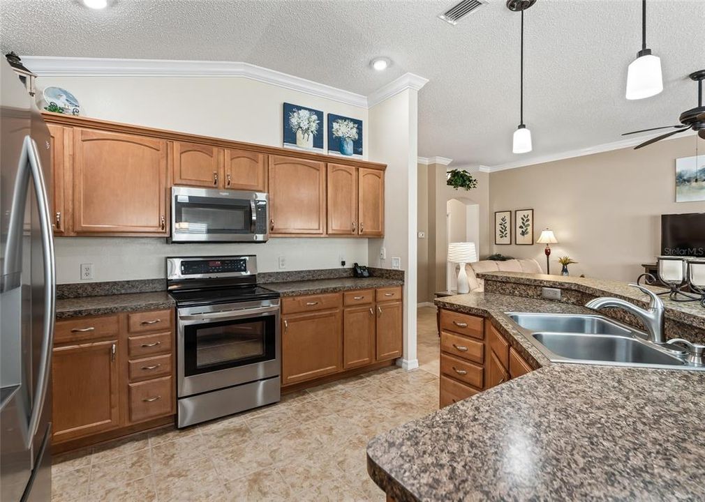 For Sale: $424,900 (3 beds, 2 baths, 1685 Square Feet)