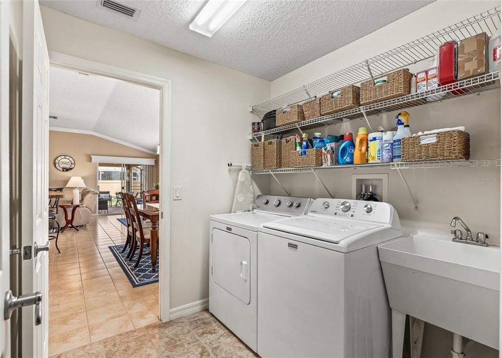 For Sale: $424,900 (3 beds, 2 baths, 1685 Square Feet)