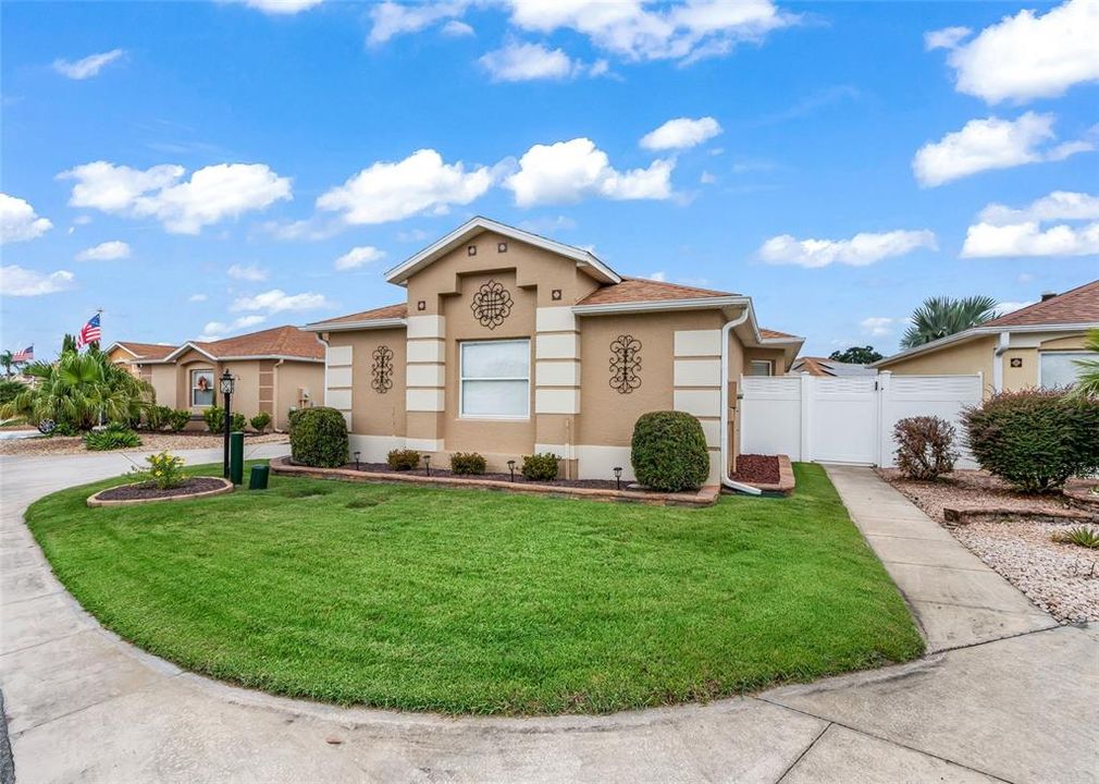 For Sale: $424,900 (3 beds, 2 baths, 1685 Square Feet)