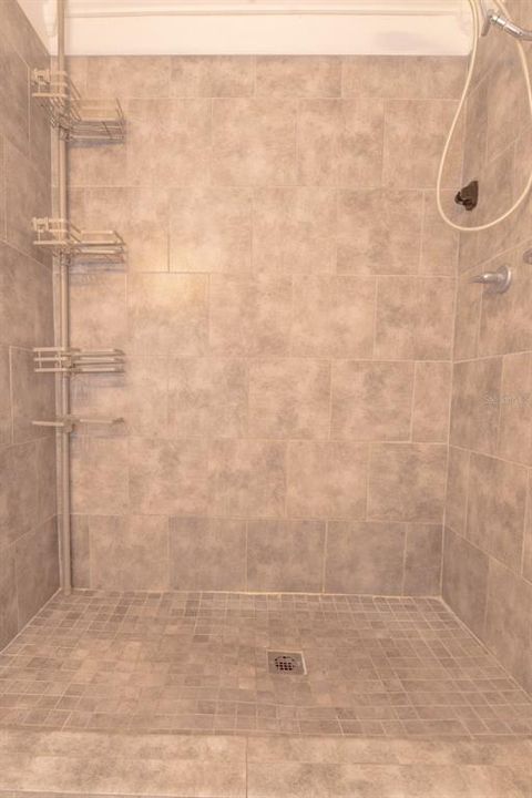 For Rent: $1,850 (2 beds, 1 baths, 1019 Square Feet)