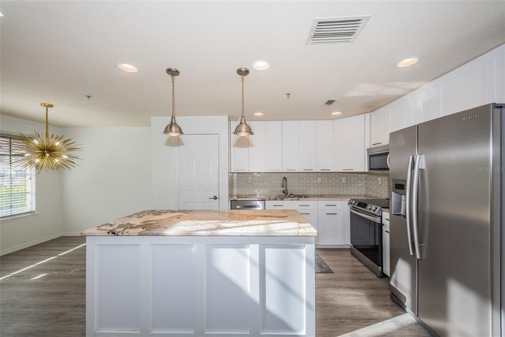 For Rent: $3,950 (3 beds, 3 baths, 1907 Square Feet)