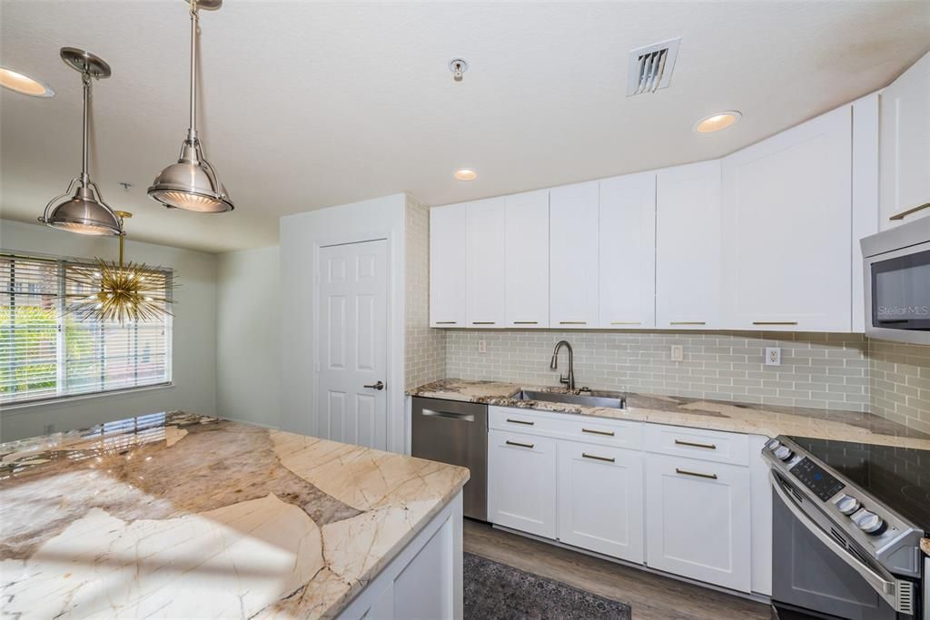 For Rent: $3,950 (3 beds, 3 baths, 1907 Square Feet)