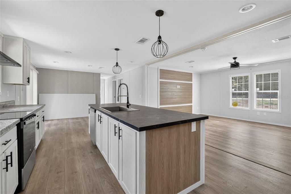 For Sale: $244,900 (3 beds, 2 baths, 1493 Square Feet)