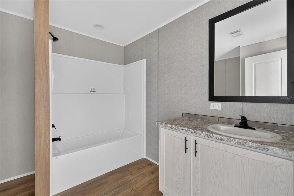 For Sale: $244,900 (3 beds, 2 baths, 1493 Square Feet)