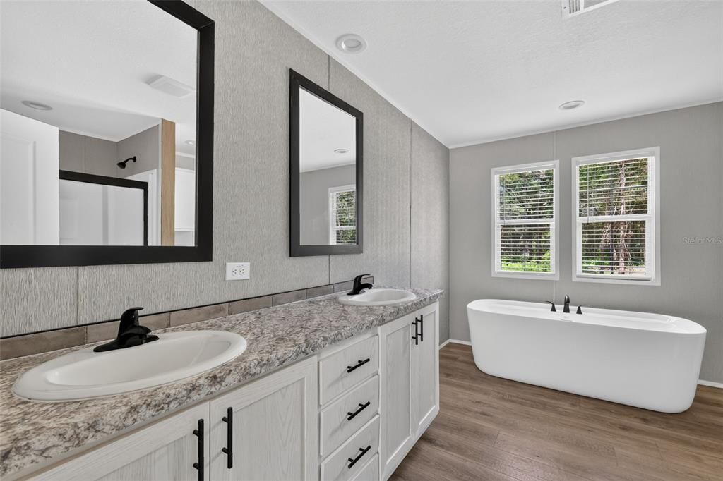 For Sale: $244,900 (3 beds, 2 baths, 1493 Square Feet)