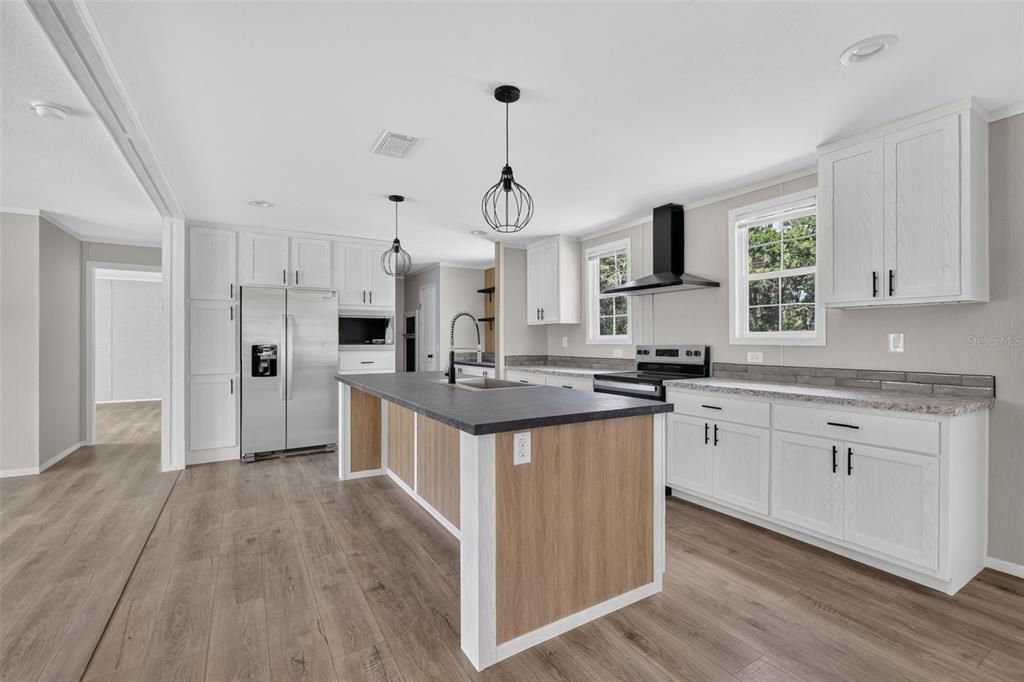 For Sale: $244,900 (3 beds, 2 baths, 1493 Square Feet)