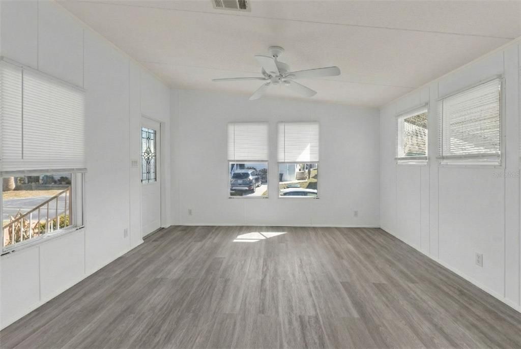 For Sale: $128,000 (2 beds, 2 baths, 1156 Square Feet)
