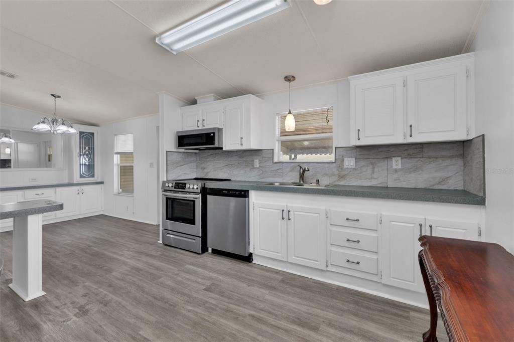 For Sale: $128,000 (2 beds, 2 baths, 1156 Square Feet)