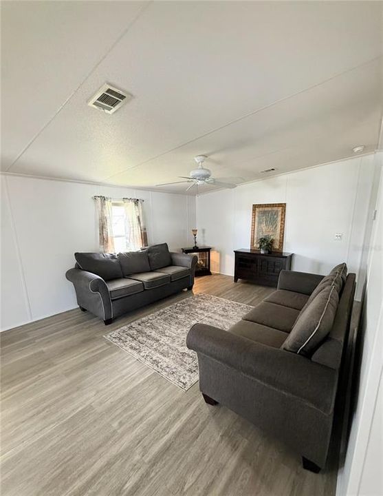 For Sale: $128,000 (2 beds, 2 baths, 1156 Square Feet)