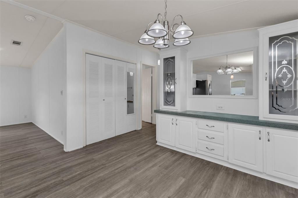 For Sale: $128,000 (2 beds, 2 baths, 1156 Square Feet)
