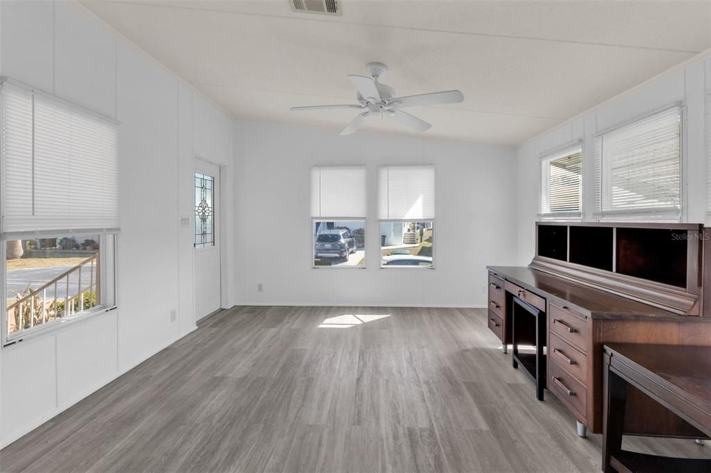For Sale: $128,000 (2 beds, 2 baths, 1156 Square Feet)