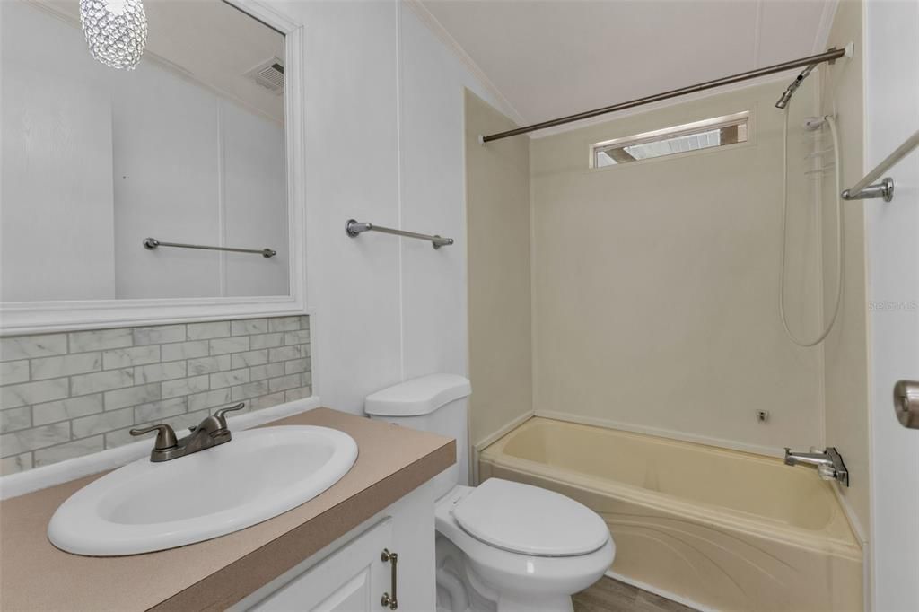 For Sale: $128,000 (2 beds, 2 baths, 1156 Square Feet)