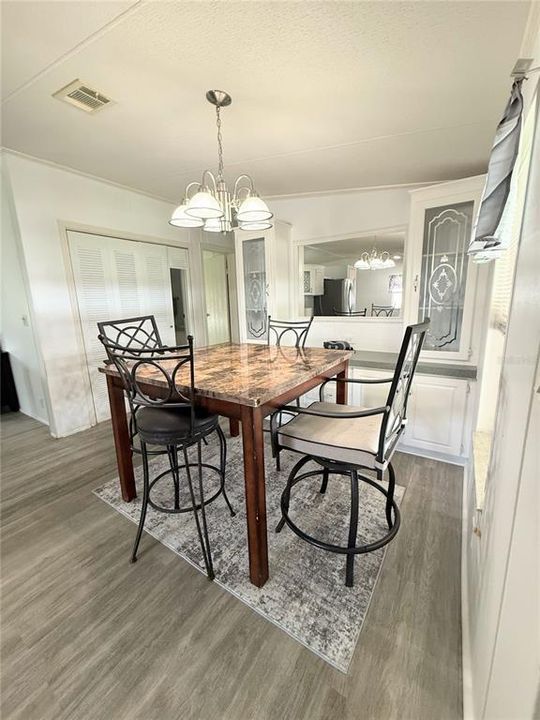 For Sale: $128,000 (2 beds, 2 baths, 1156 Square Feet)