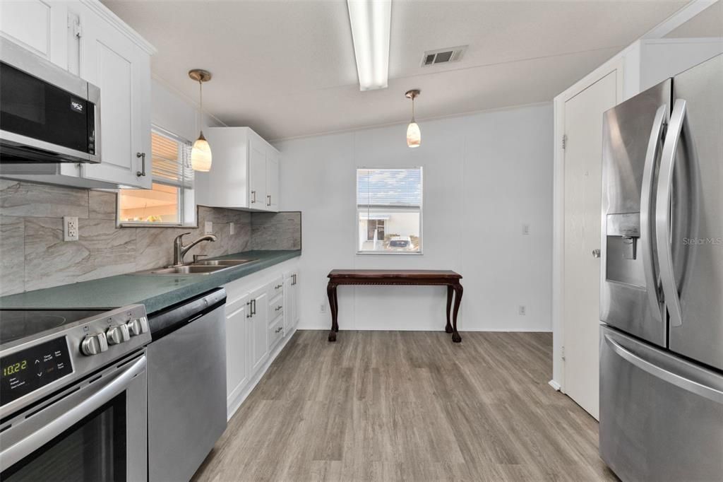 For Sale: $128,000 (2 beds, 2 baths, 1156 Square Feet)