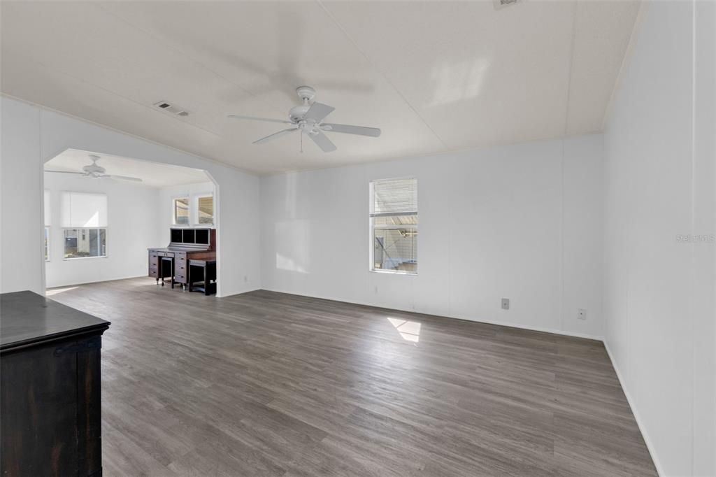 For Sale: $128,000 (2 beds, 2 baths, 1156 Square Feet)