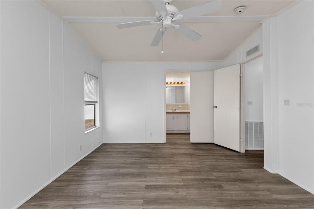 For Sale: $128,000 (2 beds, 2 baths, 1156 Square Feet)