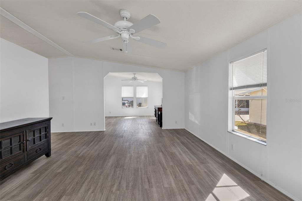 For Sale: $128,000 (2 beds, 2 baths, 1156 Square Feet)