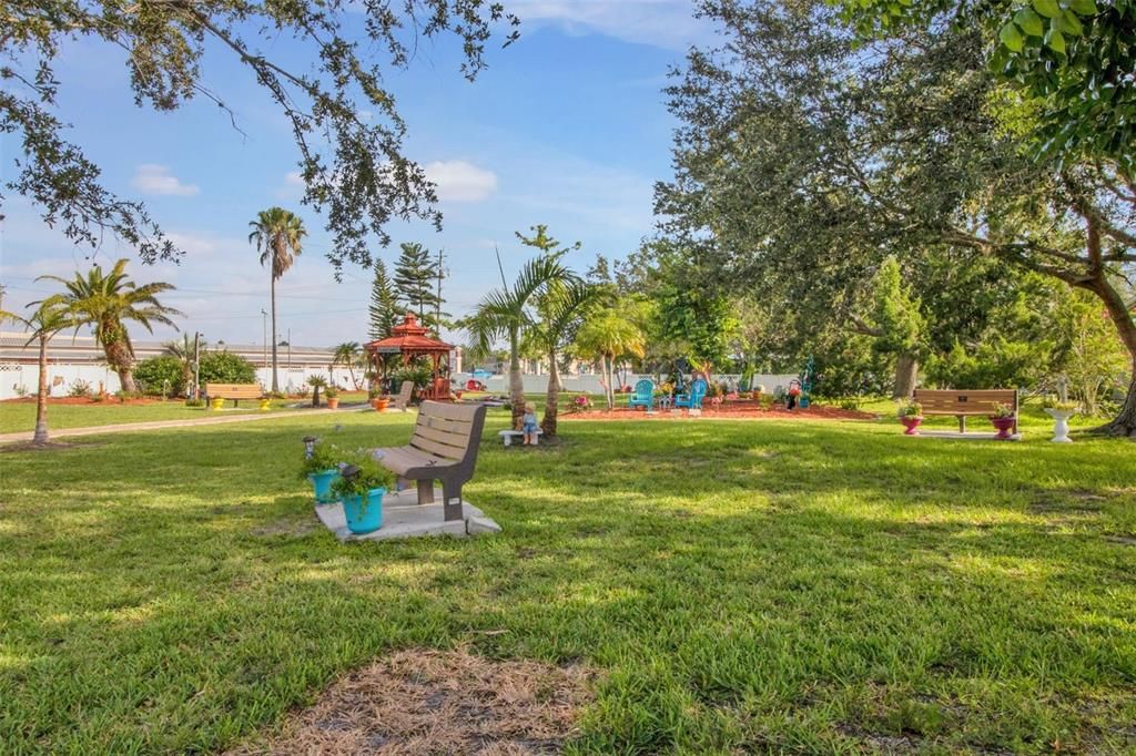 For Sale: $128,000 (2 beds, 2 baths, 1156 Square Feet)
