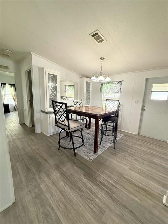 For Sale: $128,000 (2 beds, 2 baths, 1156 Square Feet)