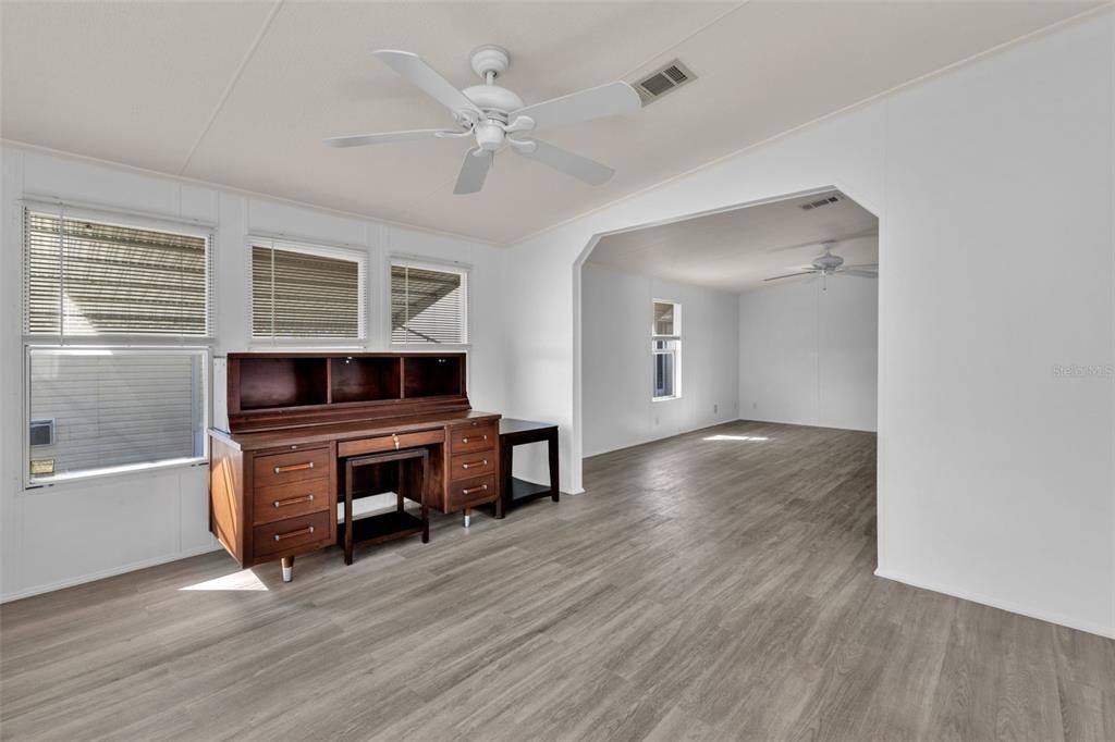 For Sale: $128,000 (2 beds, 2 baths, 1156 Square Feet)