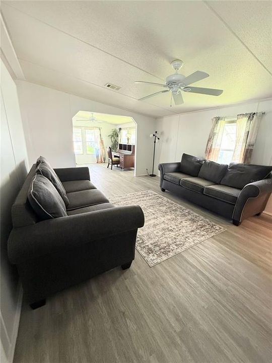 For Sale: $128,000 (2 beds, 2 baths, 1156 Square Feet)
