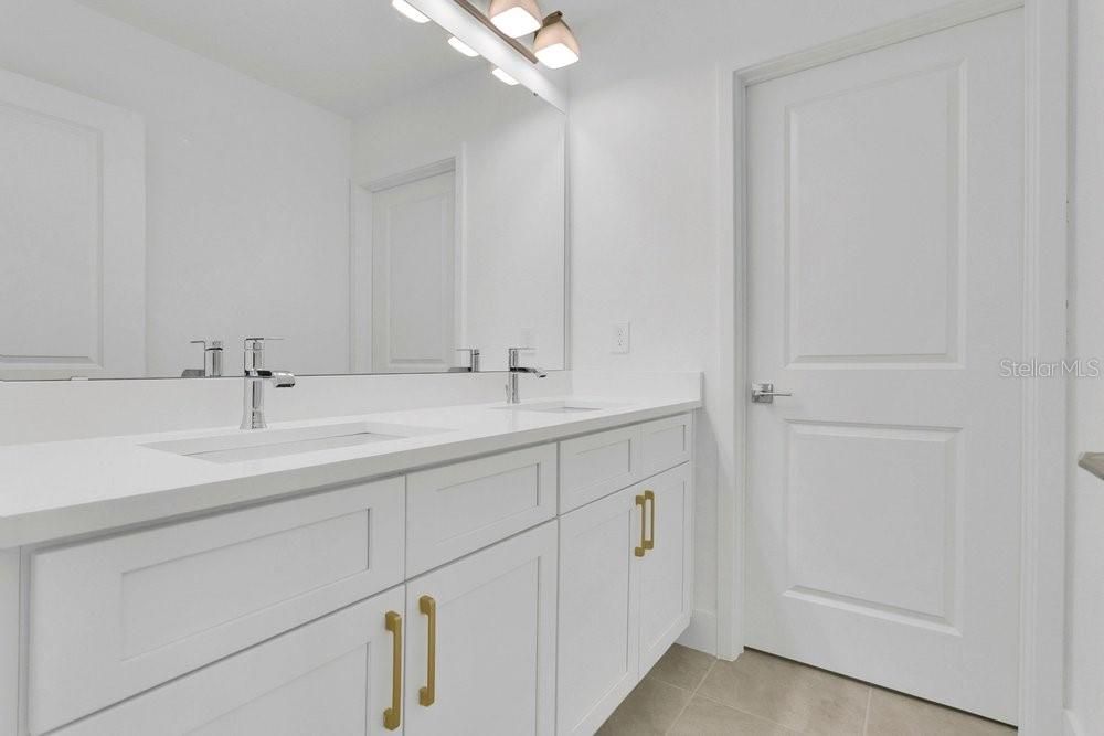 En Venta: $568,900 (5 camas, 3 baños, 2594 Pies cuadrados)