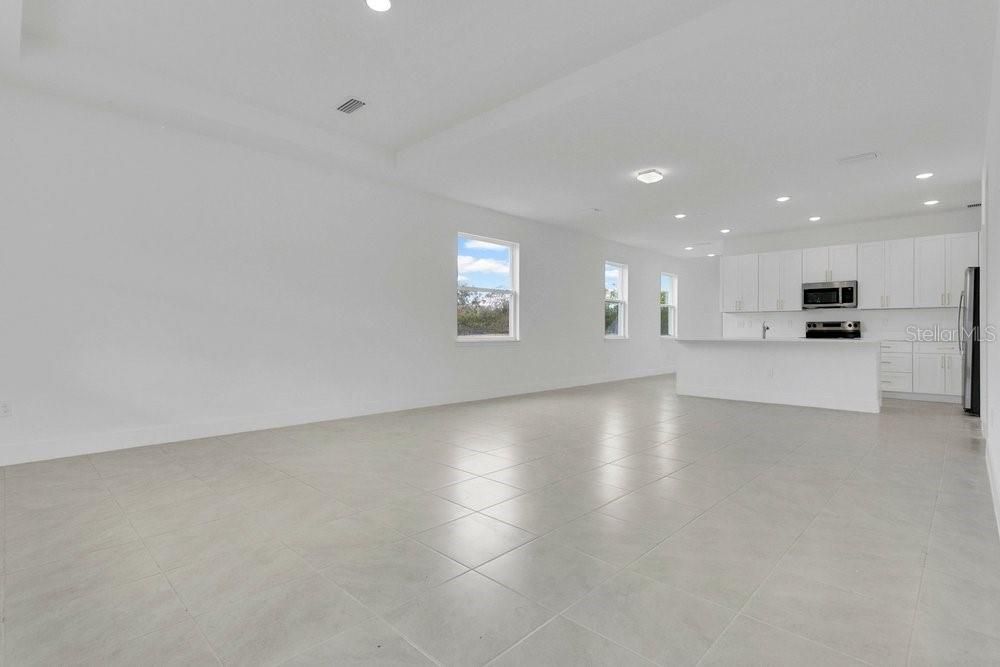 En Venta: $568,900 (5 camas, 3 baños, 2594 Pies cuadrados)